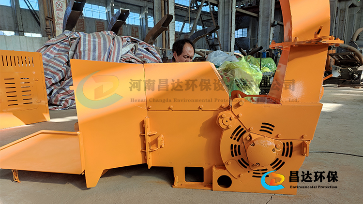 750-422樹(shù)枝粉碎車(chē)-1.jpg