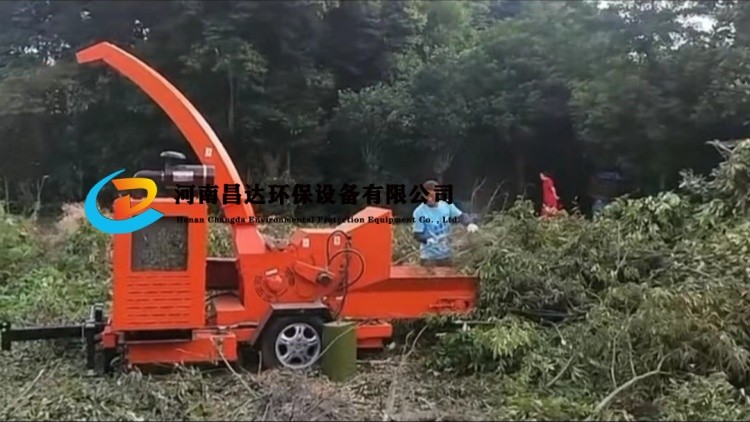 河南昌達HC-6140L樹枝粉碎機四川成都客戶現(xiàn)場.jpg