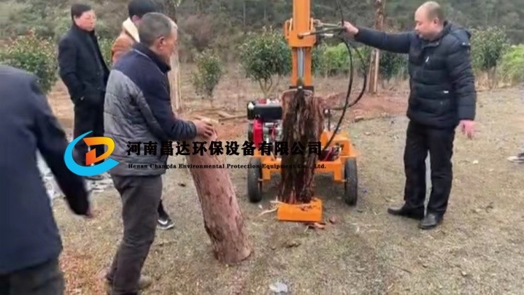 河南昌達移動劈木機云南昆明客戶現(xiàn)場.jpg