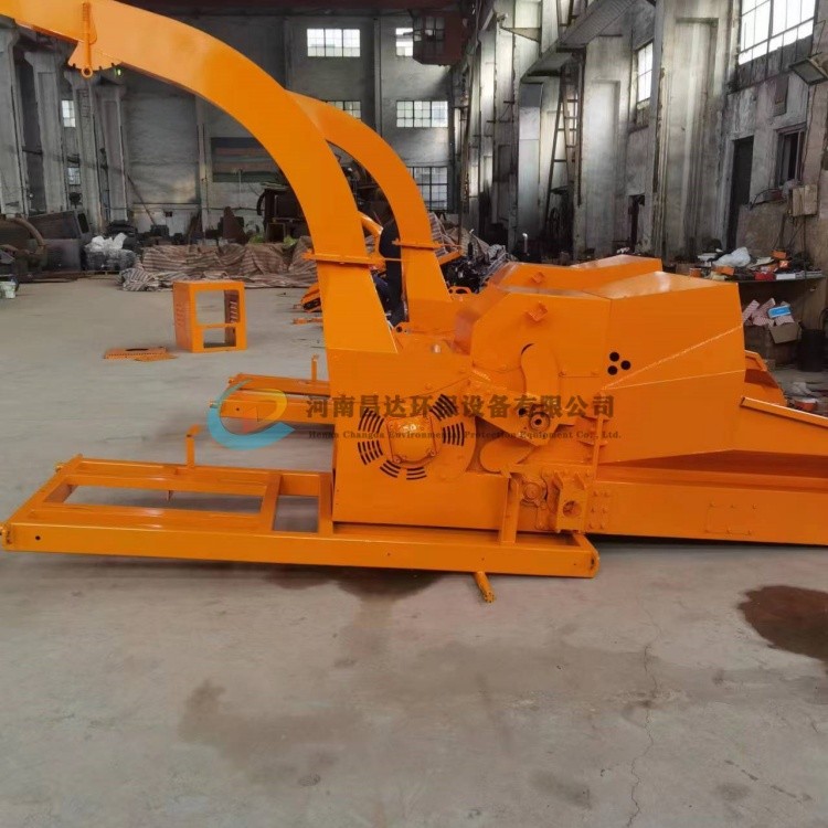 湖北客戶定制車載式樹枝粉碎車主機(jī).jpg